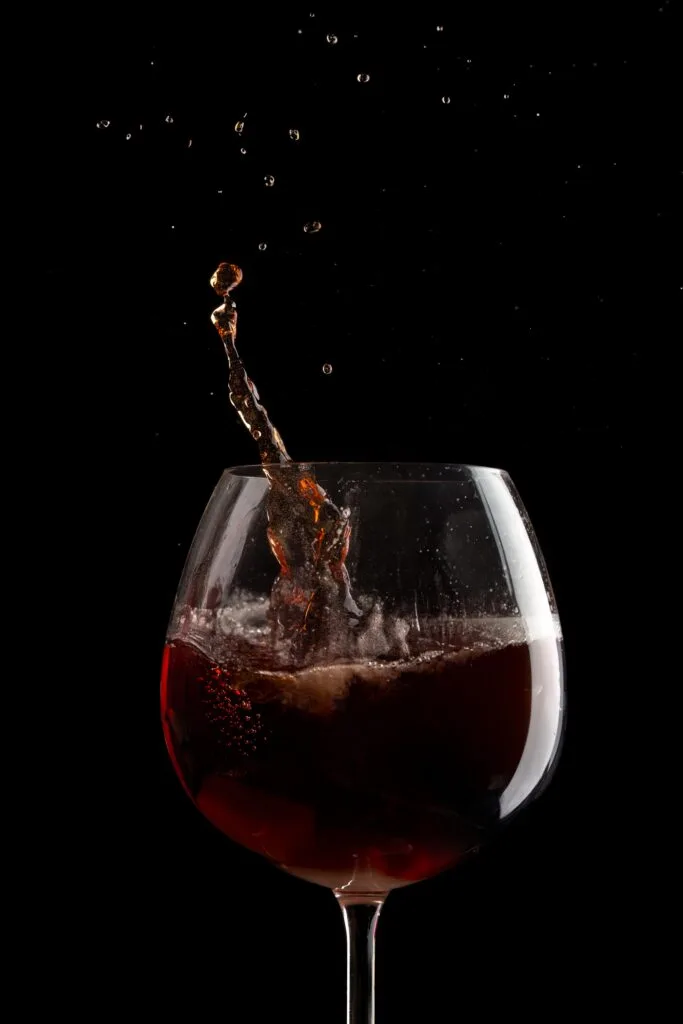 verre de vin qui éclabousse photographe culinaire lyon